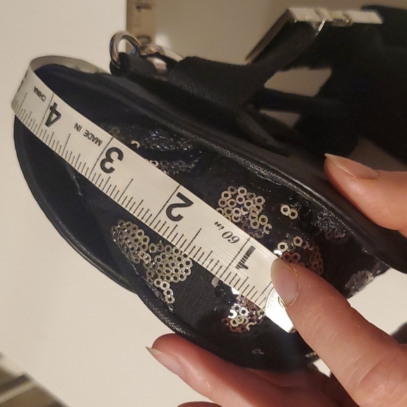 Like new! Joan Boyce mini sequin floral crossbody - Picture 7 of 8